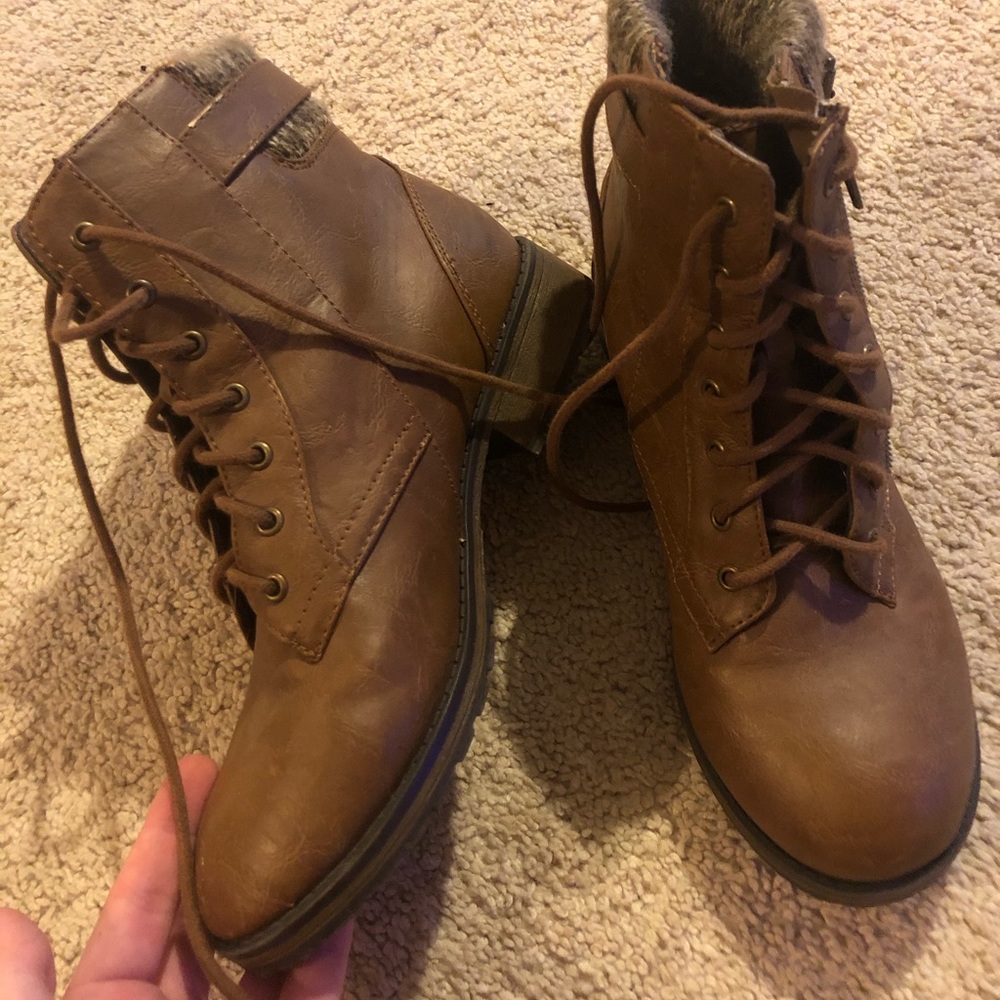Boots - Picture 5 of 6